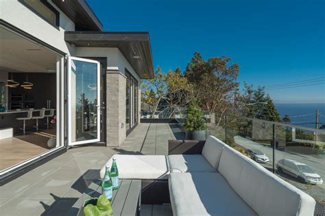 Luxury living with high-end finishes and spectacular views in the East Bay